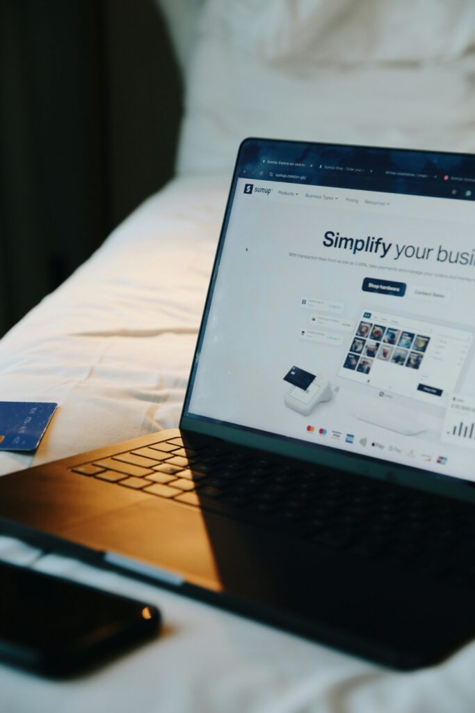 Apakah Fitur Chatbot di E-Commerce Benar-Benar Dibutuhkan Analisis Kelebihan dan Kekurangannya untuk Bisnis Anda